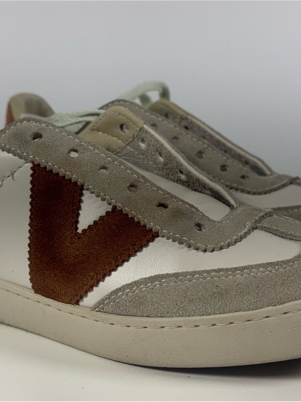 Victoria Woman's Low-Top Sneakers in White, Gray & Brown Suede